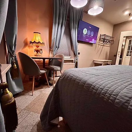 Best Apartments Narva بيت ريفي *