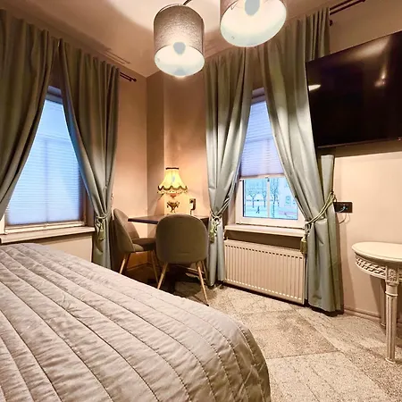 Traditional Narva House - Triumvirate 6 *